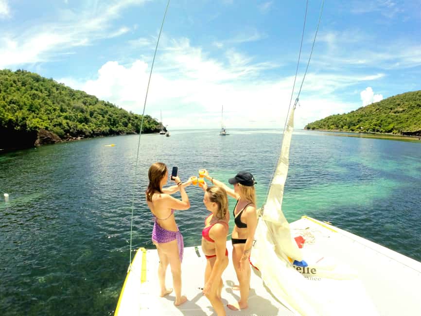 Sailing catamaran in La Baie des Saintes - The sail to Grande Baie on Terre de Bas