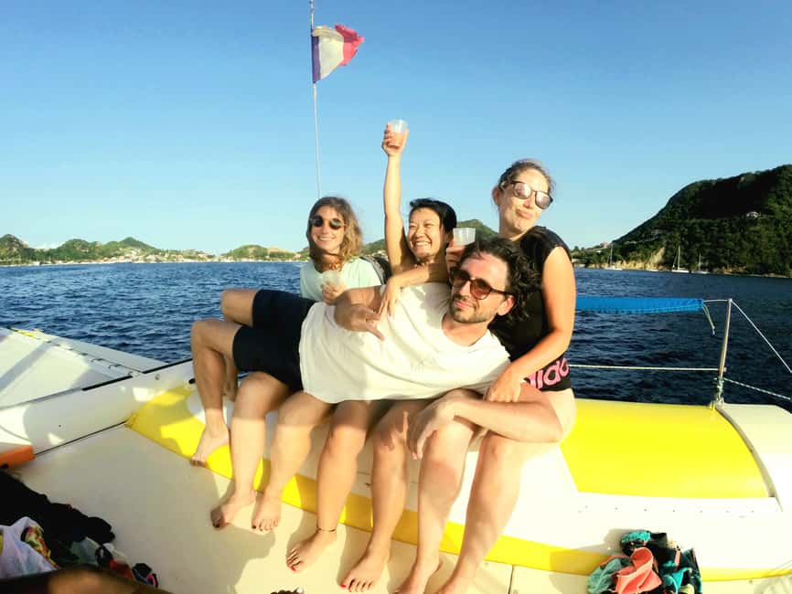 Sailing catamaran in La Baie des Saintes - Who should book this sailing trip