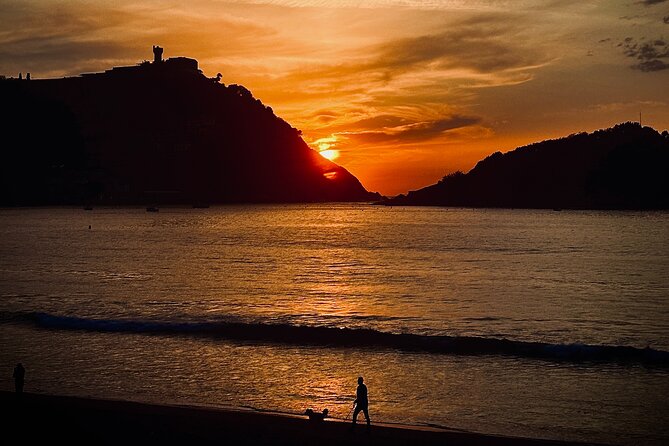 San Sebastian: Eco-Friendly Panoramic Catamaran Cruise - La Concha and Ondarreta from the water
