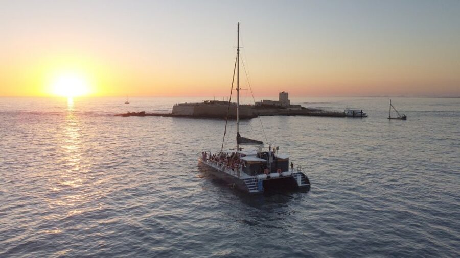 Sancti Petri: Sunset Catamaran Cruise - Heading toward Sancti Petri Castle