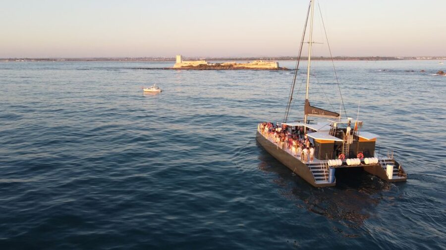 Sancti Petri: Sunset Catamaran Cruise - Your included cava or soft drink