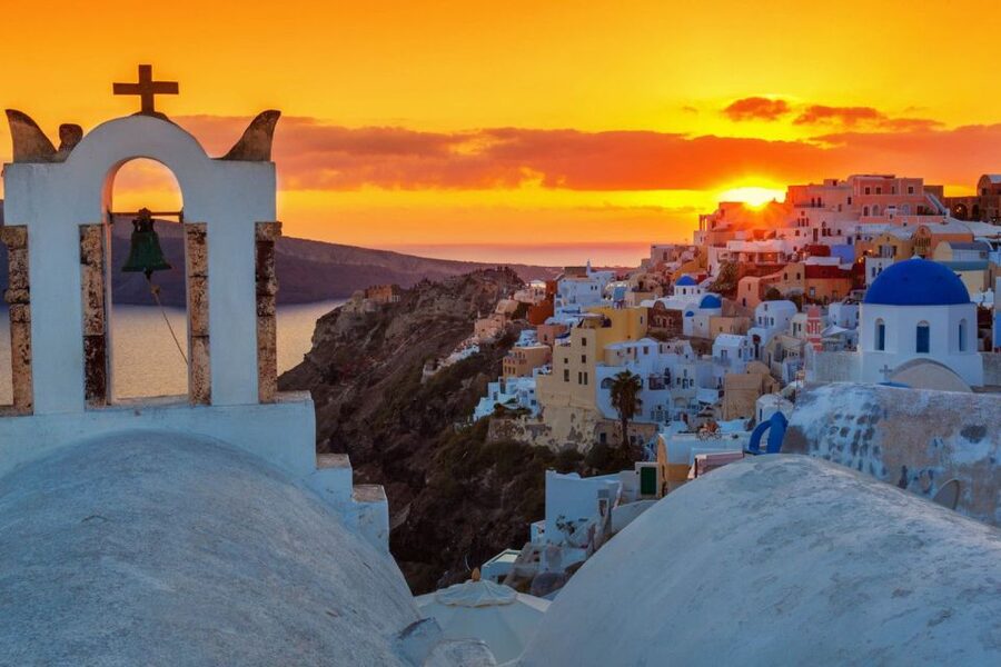 Santorini: Catamaran Cruise, Winery, & Oia Sunset Combo Tour - Sunset at Oia’s Sun Spirit Bar