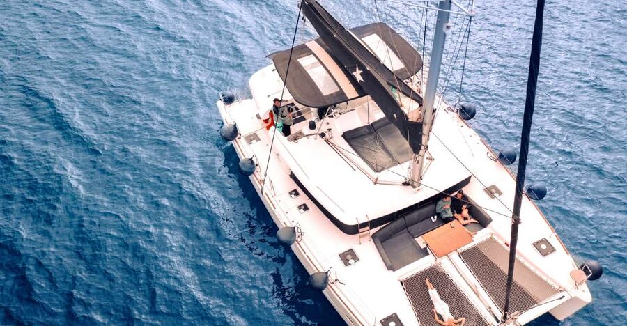 Santorini: Catamaran Cruise with Lunch, Drinks, & Oia Visit - Why this cruise is a smart way to see Santorini