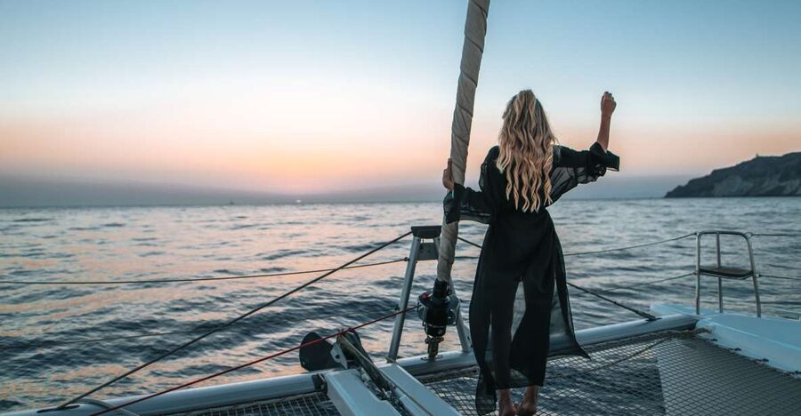 Santorini: Catamaran Cruise with Meal & Open Bar - Lighthouse views and the approach to the hot springs