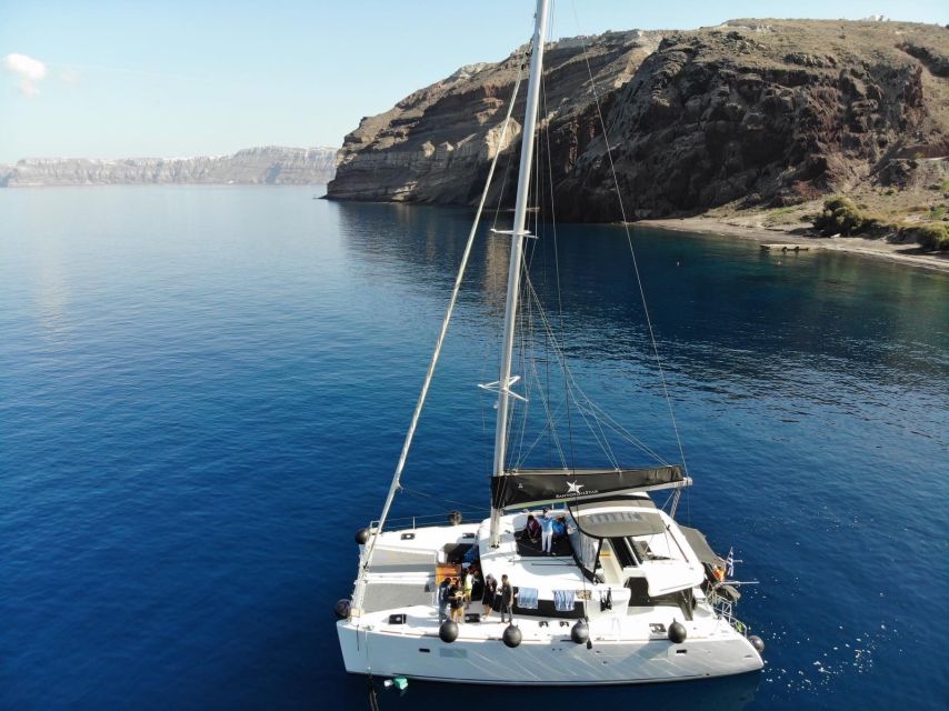 Santorini: Catamaran Cruise with Meal & Open Bar - Food, service, and the feel on board