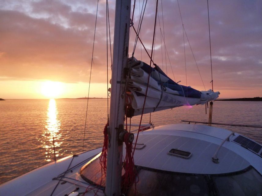 Santorini:Catamaran: private cruise with food & drinks - Sunset sailing and the five-hour schedule