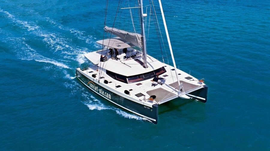 Santorini: Luxurious Catamaran Cruise with Meal & Open Bar - Transfers, timing, and the real length of the day