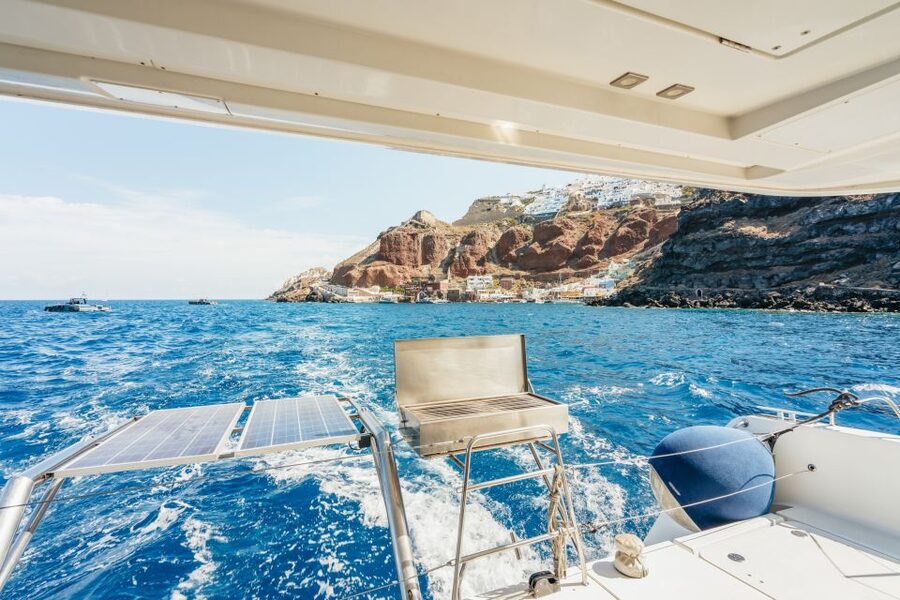 Santorini: Luxury Catamaran Day Trip with Meal and Open Bar - Sailing past Fira, the caldera, and Oia