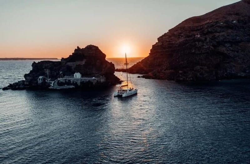 Santorini: Private Catamaran Cruise with BBQ Meal and Drinks - Why the private catamaran format matters