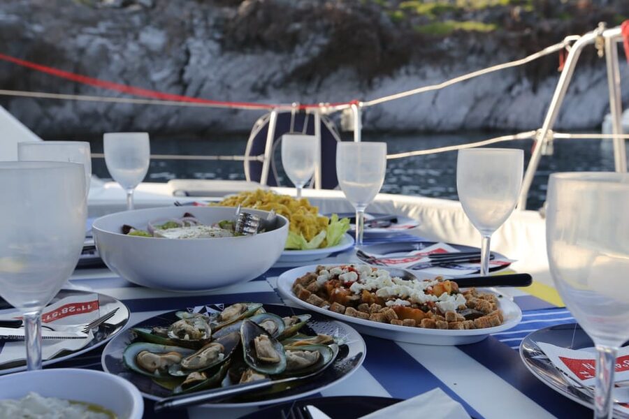 Santorini: Private Catamaran Cruise with Food & Drinks - Aspronisi, Palea Kameni, and the volcano