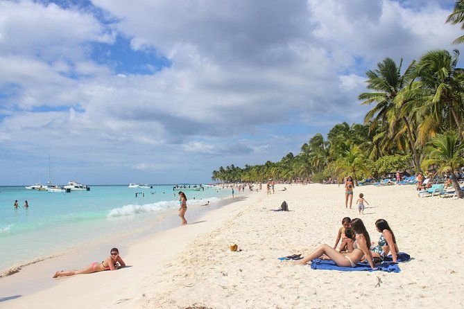 Saona Island Excursion by Catamaran and Speedboat - Bayahibe and the ride to the natural pool