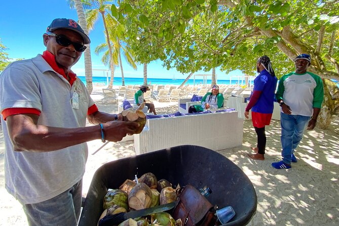 Saona Island, Natural pool Starfish, Fast boat, Catamaran +Dances - Is $169 a fair price?