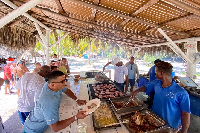 Saona Island, Natural pool Starfish, Fast boat, Catamaran +Dances - What the day feels like in practice