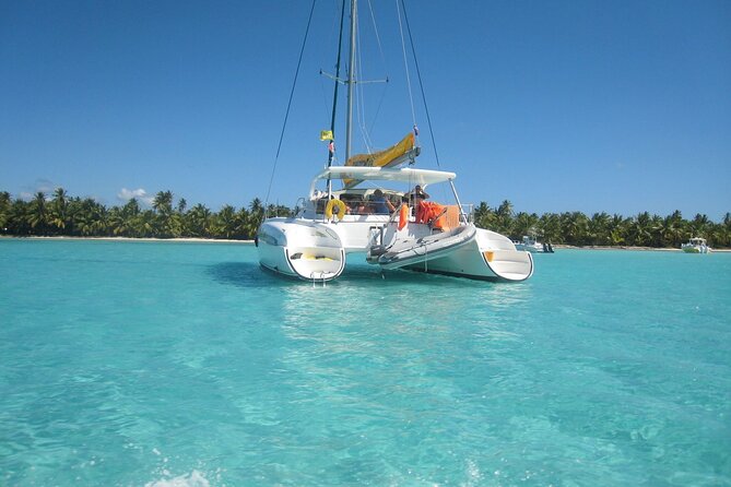 Saône Island in Catamaran and speedboat (blue lagoon) swimming pool. - Key points to know before booking
