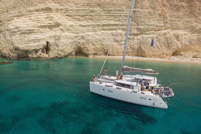 Shared Catamaran All inclusive-Day Cruise to Naxos or Paros - Beer, wine, coffee, and a relaxed onboard rhythm
