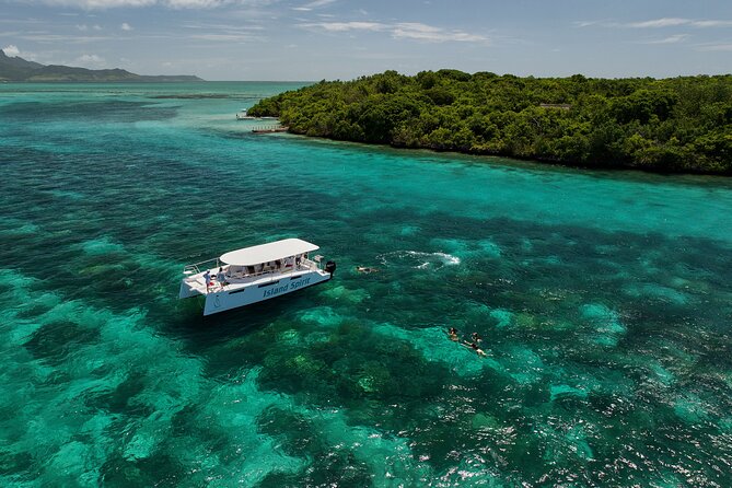 SouthEast Lagoon Discovery on shared basis on a Power Catamaran - A relaxed boat atmosphere rather than a party cruise