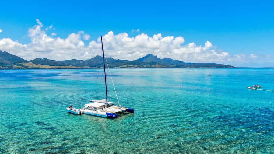 Southeast of Mauritius: Catamaran Cruise w/ BBQ Lunch - Ile de La Passe and Ile au Phare