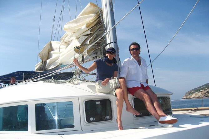 Sunset on a catamaran: from Es Vedrá to Cala Conta - Why Es Vedrá makes the opening so memorable