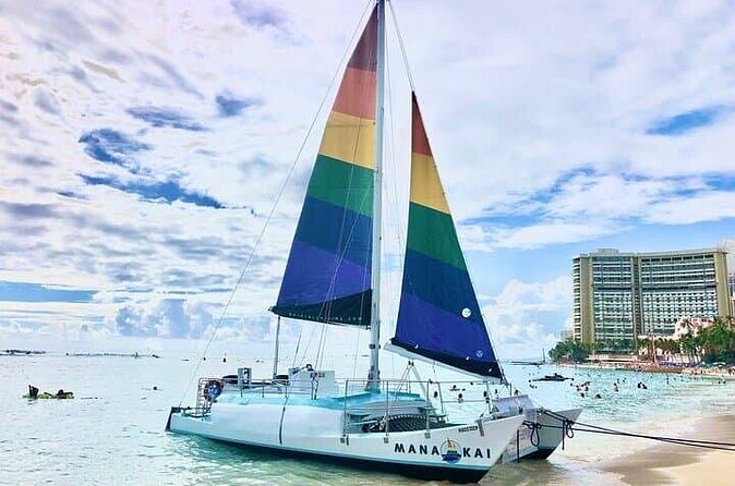 Sunset sail Aboard Manakai Catamaran - Choosing between General Boarding and Mana Premium