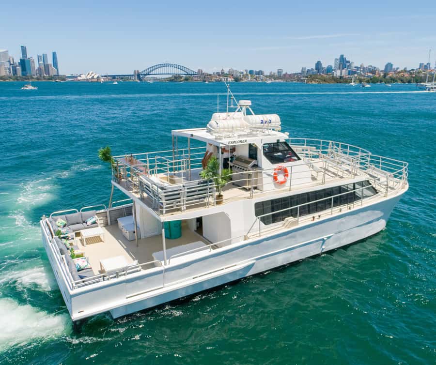 Sydney: Premium Catamaran Vivid Cruise with Welcome Drink - Key points to know before you book