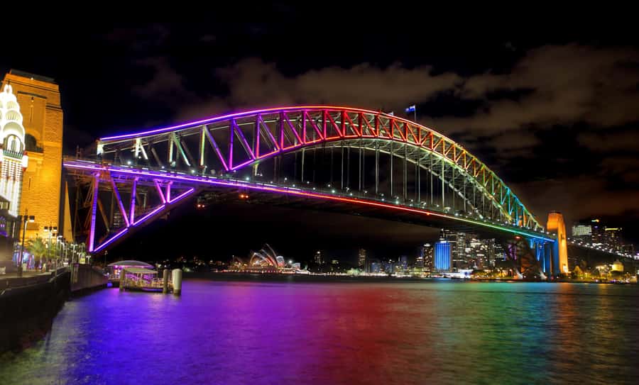 Sydney: Premium Catamaran Vivid Cruise with Welcome Drink - Inside or outside: choosing your best seat