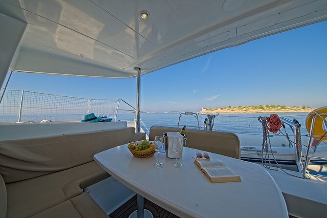 Tavolara e Molara in Catamarano alla ricerca dei delfini - Food, drinks, and what to bring