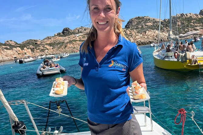 Tavolara e Molara in Catamarano alla ricerca dei delfini - A practical warning about booking and boat changes