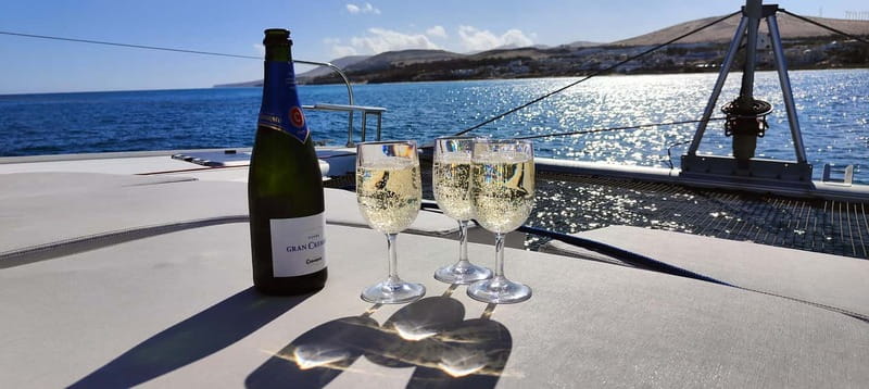 Tenerife: PRIVATE Catamaran cruise with Lunch and Drinks - What the crew adds to the day