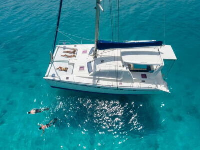 Torrevieja: Adventure tour on the catamaran Apaleo