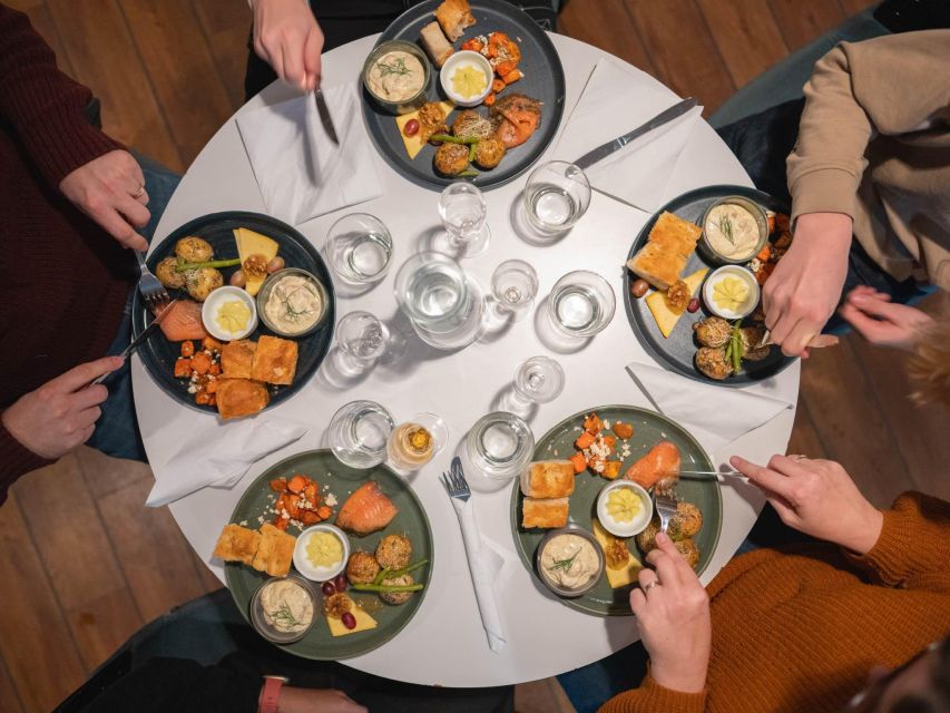 Tromsø: Aurora Dinner Cruise by Hybrid-Electric Catamaran - Comfort, seating, and winter practicality