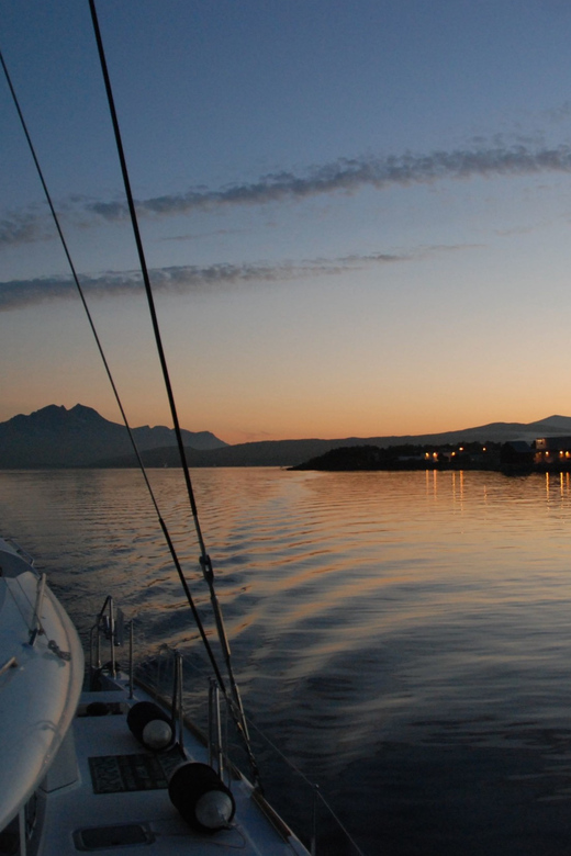 Tromsø: Fjord and Islands Luxury Catamaran Cruise - Stories, sights, and the captain’s role