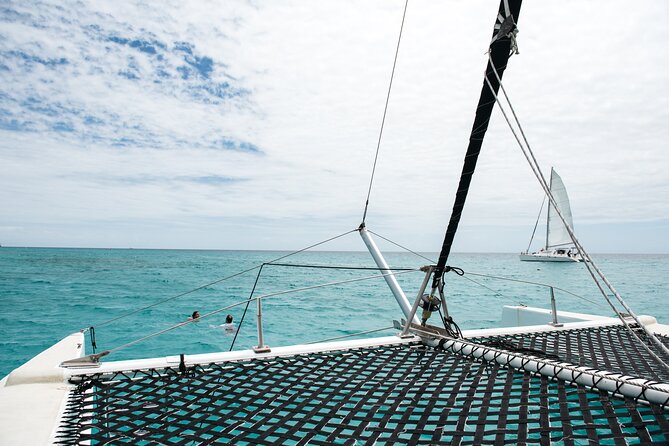 Turtle and Shipwreck adventure on 57 ft catamaran - The crew makes the day personal