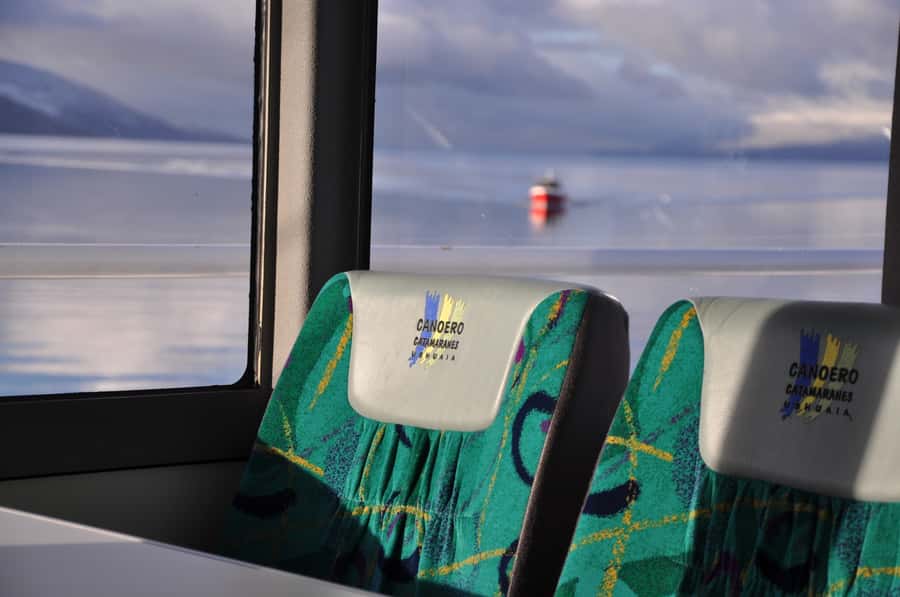 Ushuaia: Penguin Watching Tour by Catamaran - Les Eclaireurs Lighthouse and the SS Monte Cervantes