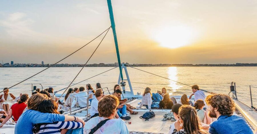 Valencia: Sailing Catamaran Cruise with Sunset Option and DJ - What the one-hour sailing actually feels like