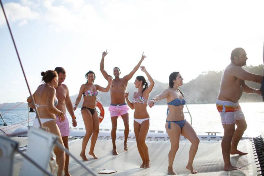 Valencia: Sailing Catamaran Cruise with Valencian Lunch - Practical details that affect your day