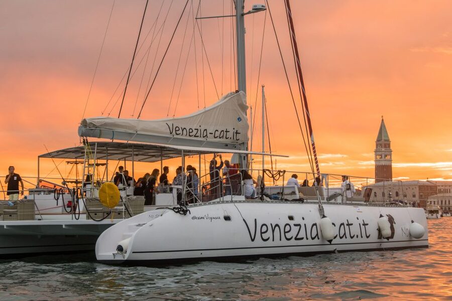 Venice: Night Catamaran Cruise of the Lagoon - The optional three-course summer meal