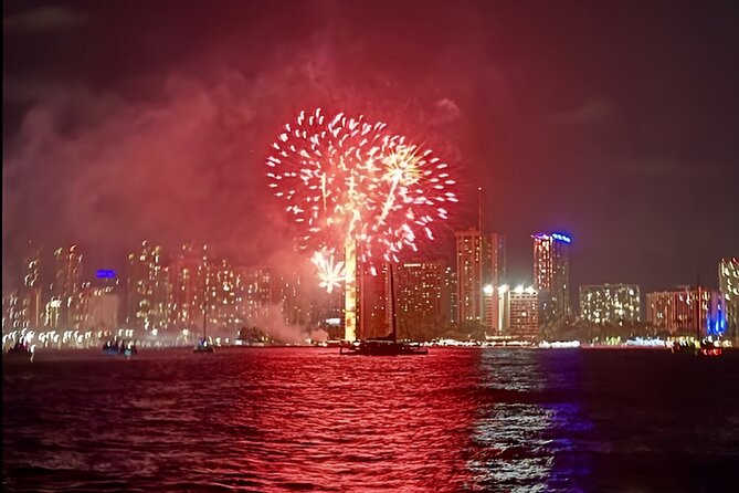 Waikiki Beach Catamaran Friday Night Fireworks Tour - Who will enjoy this evening sail