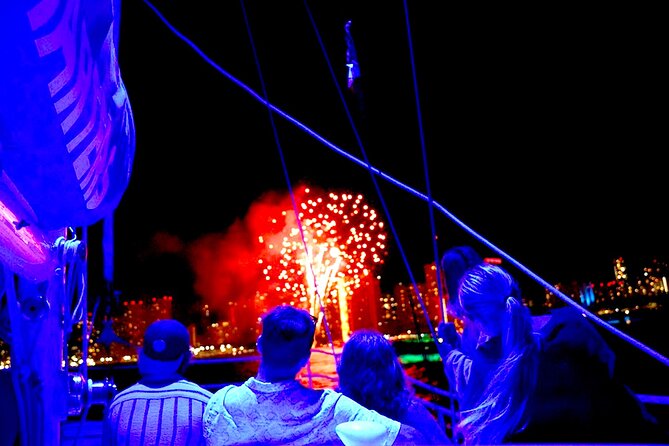 Waikiki Friday Firework Catamaran Tour - Kewalo Basin: arrive early and get your bearings