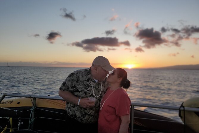 Waikiki Friday Firework Catamaran Tour - Hilton’s 7:45 p.m. fireworks from the water