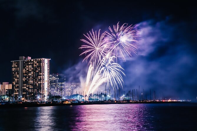 Waikiki: Friday Night Fireworks Catamaran Cruise - Key points to know before booking
