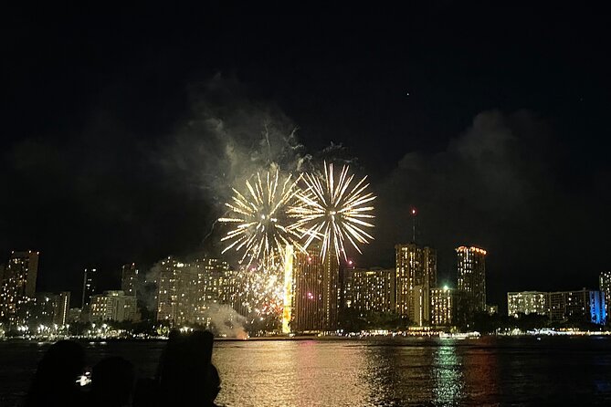 Waikiki: Friday Night Fireworks Catamaran Cruise - Weather and the feel of the sea
