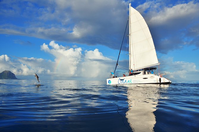 WEST Shared Cruise : OCÉANE Full Day Catamaran Ile aux Bénitiers - Black River reef snorkeling in shallow water