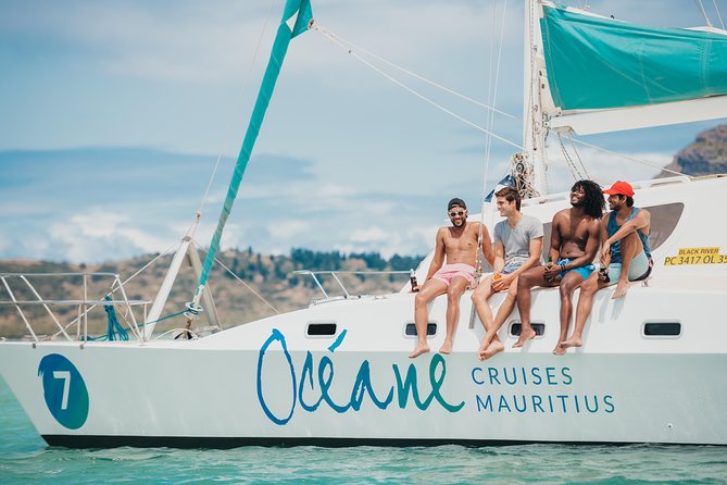WEST Shared Cruise : OCÉANE Full Day Catamaran Ile aux Bénitiers - Tamarin Bay and the chance to see dolphins
