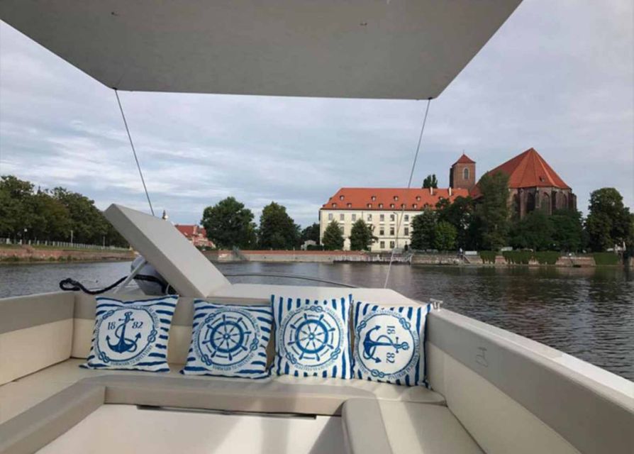 Wroclaw: City Walk and Cruise by Luxury Solar Catamaran - Thirty minutes around Market Square