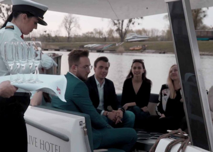 Wroclaw: City Walk and Cruise by Luxury Solar Catamaran - Why the private format matters