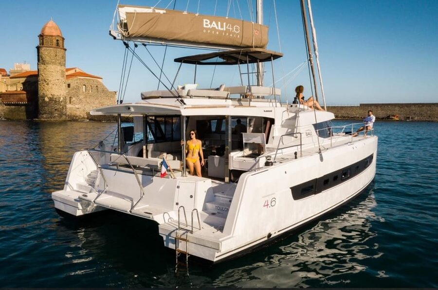 Yacht catamaran trip to the Lavezzi Islands - Clear water, fish, and simple water sports