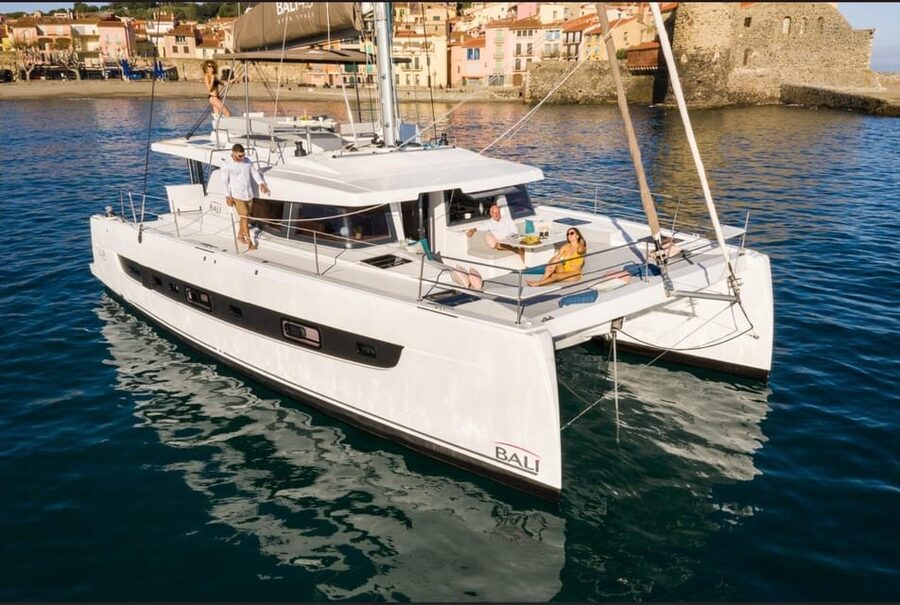 Yacht catamaran trip to the Lavezzi Islands - The practical details that can make or break the day